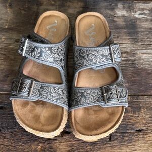 Very G Gray Floral Sandals with Buckles size 8.5
